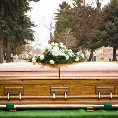 Posso fabricar meu próprio caixão para enterro?