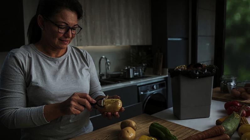 Estudo aponta que cozinhar regularmente pode reduzir o risco de demência; entenda a relação entre o hábito e a saúde do cérebro