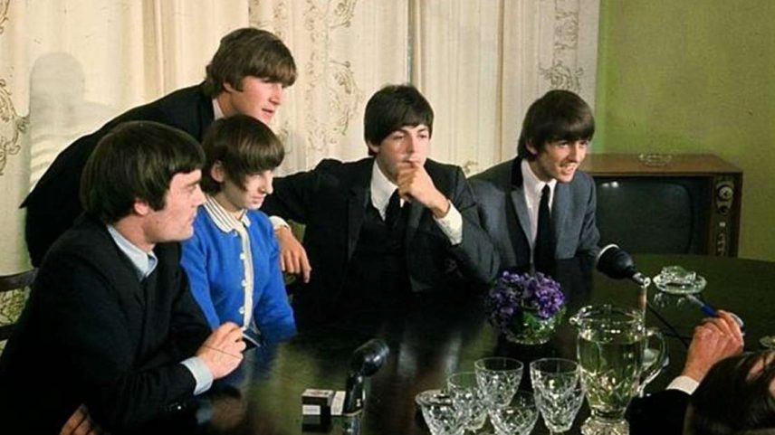Dia em que os Beatles trocaram Ringo Starr por uma fã em entrevista