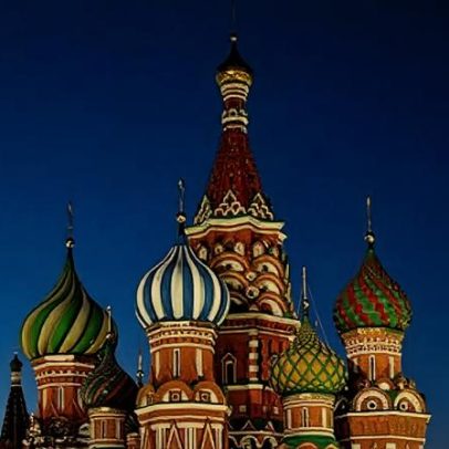 Cúpulas coloridas realçam o charme das catedrais russas