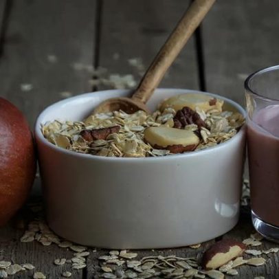Overnight oats com maçã, café da manhã que ajuda no emagrecimento