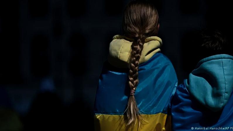 Crianças foram adotadas por famílias russas e levadas a unidades de "reeducação", diz agência