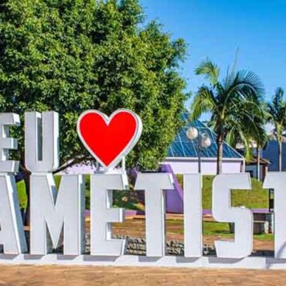 Igreja com revestimento de ametista ganha destaque em cidade brasileira