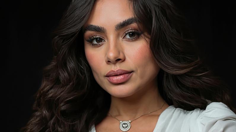 Ex-bailarina do Faustão joga o carro para cima do ladrão