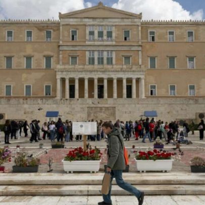 Atirador de 89 anos fere cinco em dois ataques em Atenas
