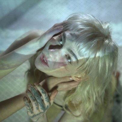 Grimes afirma que a inteligência artificial é maior que Jesus