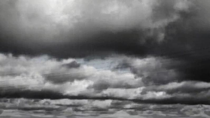 Nuvens carregadas indicam instabilidade do tempo em Minas Gerais, com alerta de chuva forte e possibilidade de granizo.