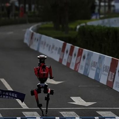 Robô completa meia-maratona em 50 minutos e supera recorde humano