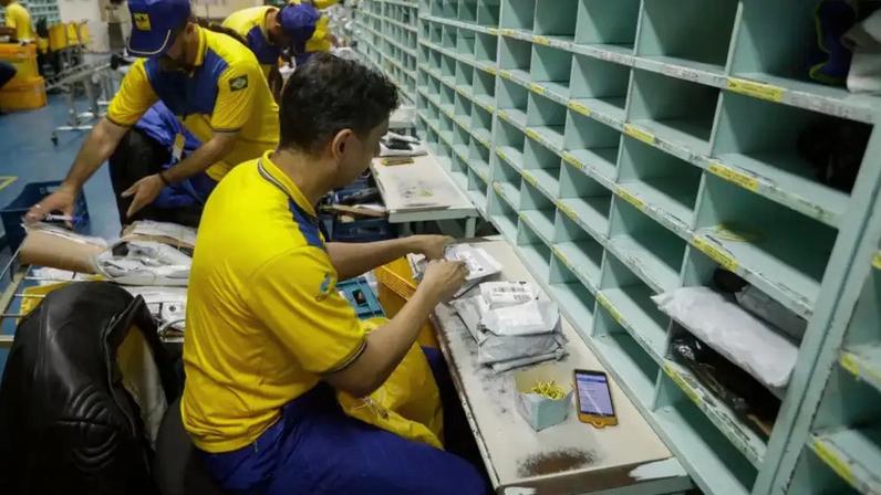 A queda na receita bruta, que atingiu R$ 17,3 bilhões, também foi um ponto crítico no relatório apresentado pela diretoria