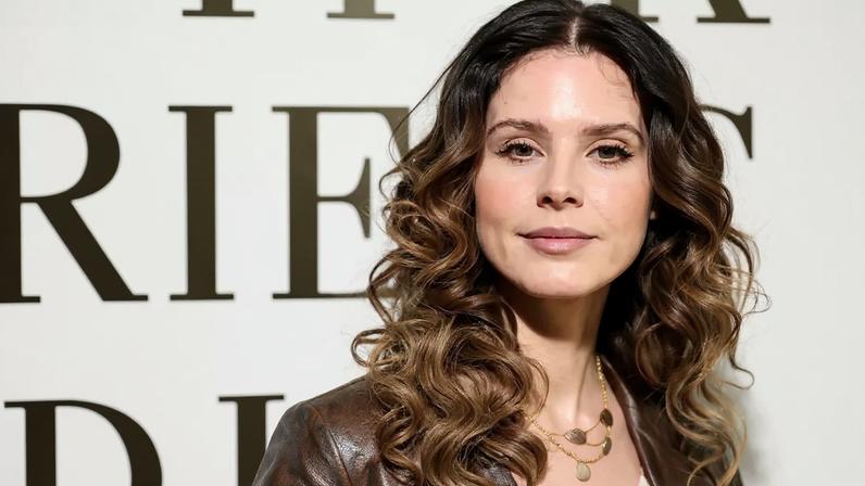 Lana Del Rey lança nova faixa para jogo de 007