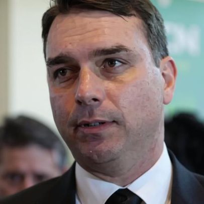 Flávio Bolsonaro afirma que Eduardo terá papel decisivo na chapa ao Senado SP