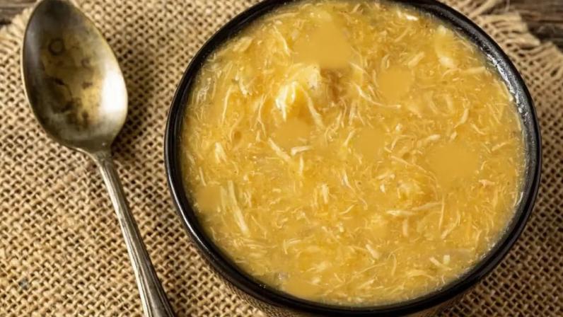 Caldo de mandioca com frango desfiado