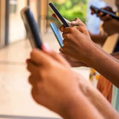 UE diz que Meta falha em manter crianças fora das redes
