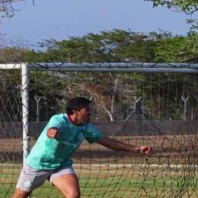 Abel Ferreira marca gol no treino do Palmeiras e vai ao VAR por impedimento