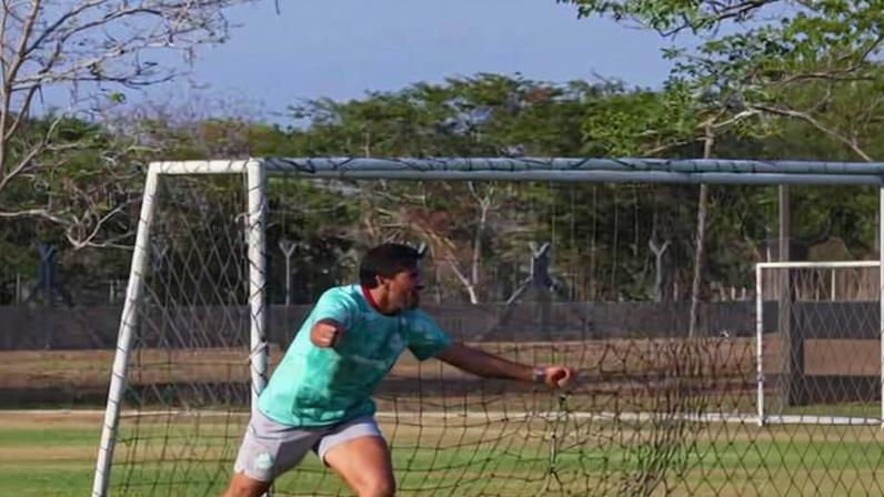 Abel Ferreira faz gol em treino do Palmeiras e vai ao VAR por impedimento