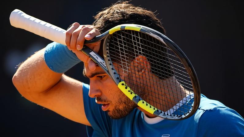 Alcaraz precisa ligar o alerta sobre lesão; ausência afeta saibro