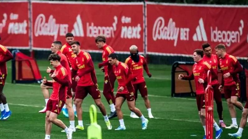 Unai Emery busca a formação ideal para levar o Aston Villa à vitória no primeiro duelo da semifinal da Liga Europa contra o Nottingham Forest.-