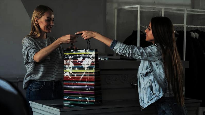 Interagir com desconhecidos no dia a dia pode melhorar o humor e a saúde mental; entenda por que pequenas trocas fazem diferença