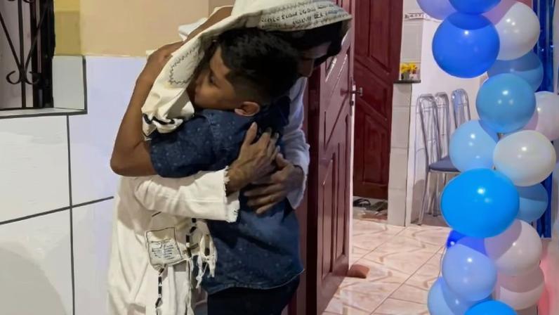 Menino autista celebra aniversário com tema de Jesus: Ele é seu melhor amigo