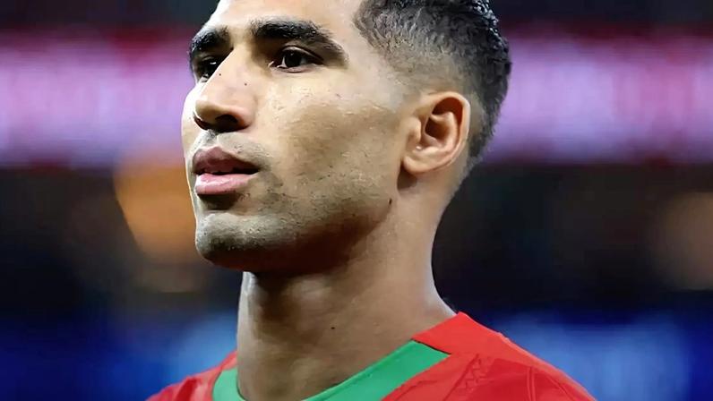 O lateral-direito Hakimi precisou jogar os úlitmos minutos de PSG x Bayern no sacrifício.