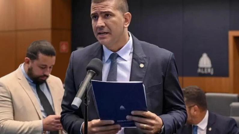O deputado estadual Douglas Ruas vai comandar a Alerj até o fim do ano