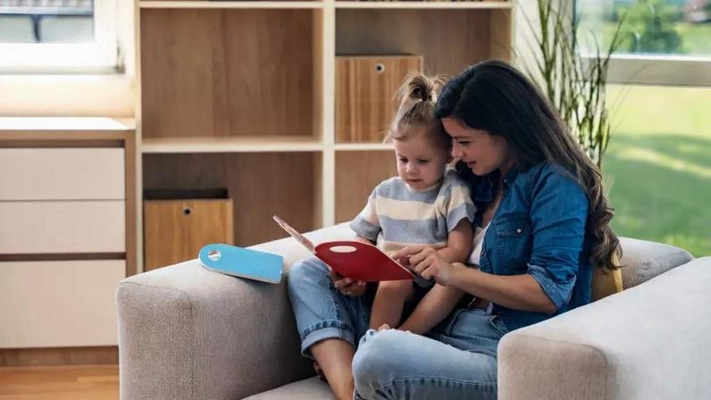 A contação de histórias fortalece o vínculo emocional e o aprendizado na infância