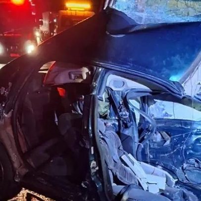 Colisão frontal entre carro e van deixa dois mortos em Montenegro