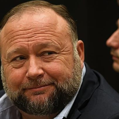 The Onion lança campanha para transformar Infowars em site de paródia