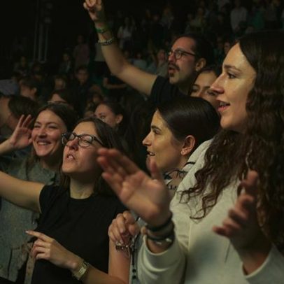 Jovens se dedicam ao discipulado em conferência na Espanha