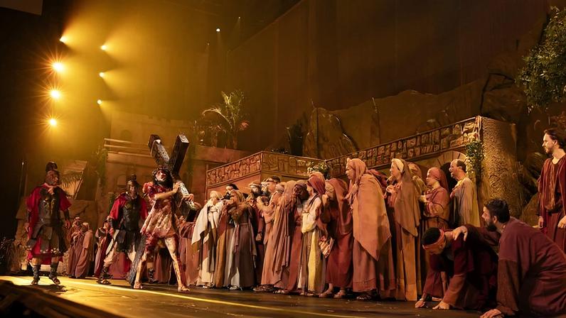 Igreja atrai 50 mil fiéis para Auto de Páscoa com reflexão sobre Jesus