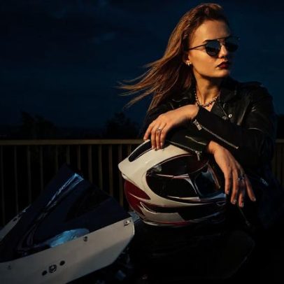 Motoqueiras revelam novo autocuidado ao pilotar