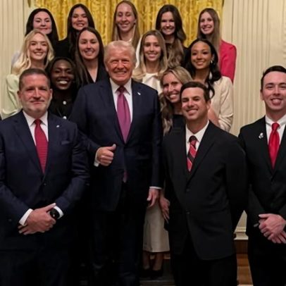 Foto de Trump ofusca equipe feminina de tênis e provoca reação