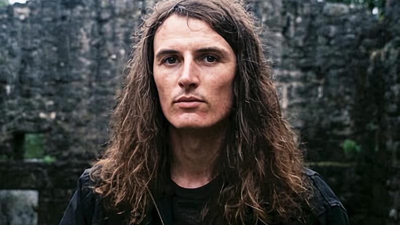 Jim Ghedi: cena folk classista e divisão, levando doom a trilhas sonoras