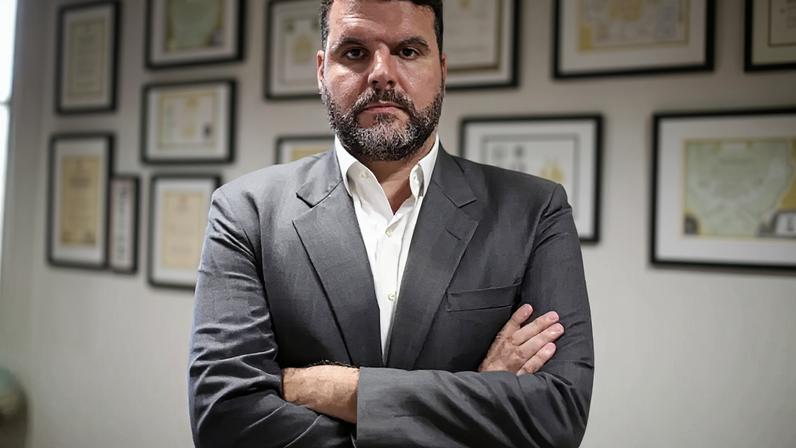 Projeto que proíbe a compra de leite importado por órgãos públicos avança na Câmar. Proposta é apoiada pela bancada agropecuária e relatada pelo presidente da frente, deputado federal Pedro Lupion (Republicanos-PR).