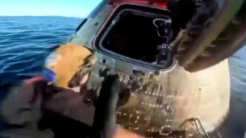 Novo vídeo mostra abertura da cápsula Orion após o splashdown