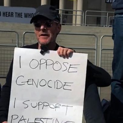 Robert Del Naja, do Massive Attack, é preso em protesto em Londres