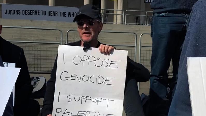 Robert Del Naja, do Massive Attack, é preso em protesto em Londres