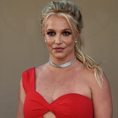 Britney Spears entra em clínica de reabilitação semanas após DUI alegado