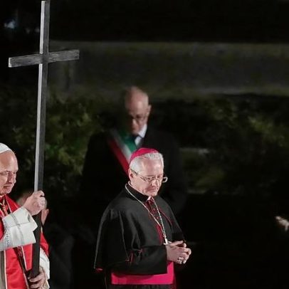 Pope Leo XIV proíbe o uso da cruz na procissão completa da Sexta-Feira Santa