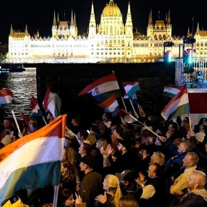 Eleição na Hungria: apoiadores de Peter Magyar celebram em Budapeste