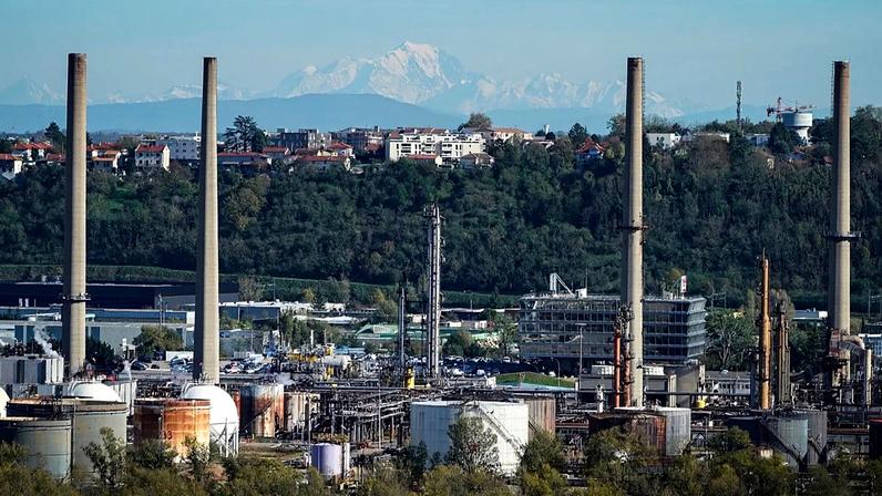 França lança plano de 240 milhões para estações EV e subsídios a bombas de calor