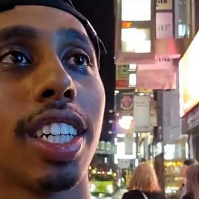 YouTuber americano Johnny Somali é sentenciado à prisão na Coreia do Sul por ato com estátua