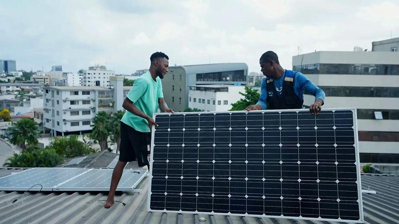 Custos da energia solar caem e combustíveis fósseis tornam-se mais caros