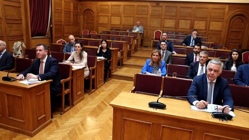 Parlamento grego recomenda suspender imunidade de deputado em fraude de subsídios UE