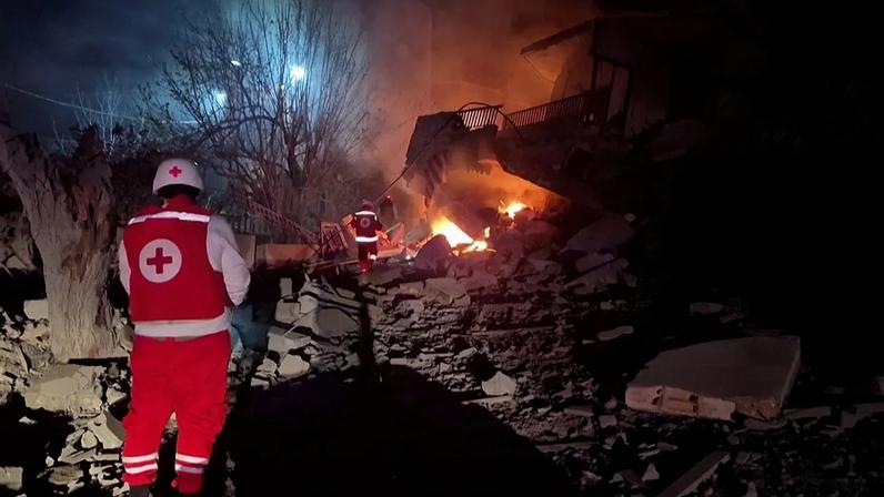 Líbano permanece sob ataques israelenses após 300 mortos ontem