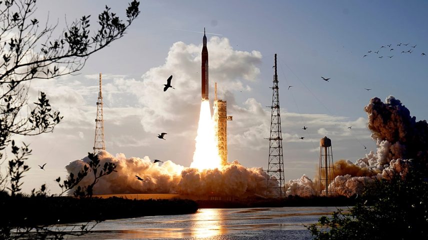 Astronautas da Artemis II iniciam histórica missão lunar