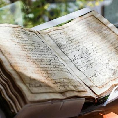 Polícia espanhola encontra manuscrito desaparecido há um século à venda online
