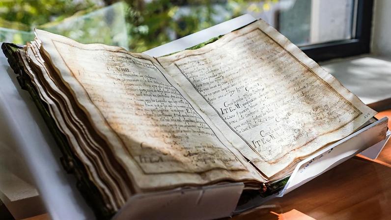 Polícia espanhola encontra manuscrito desaparecido há um século à venda online