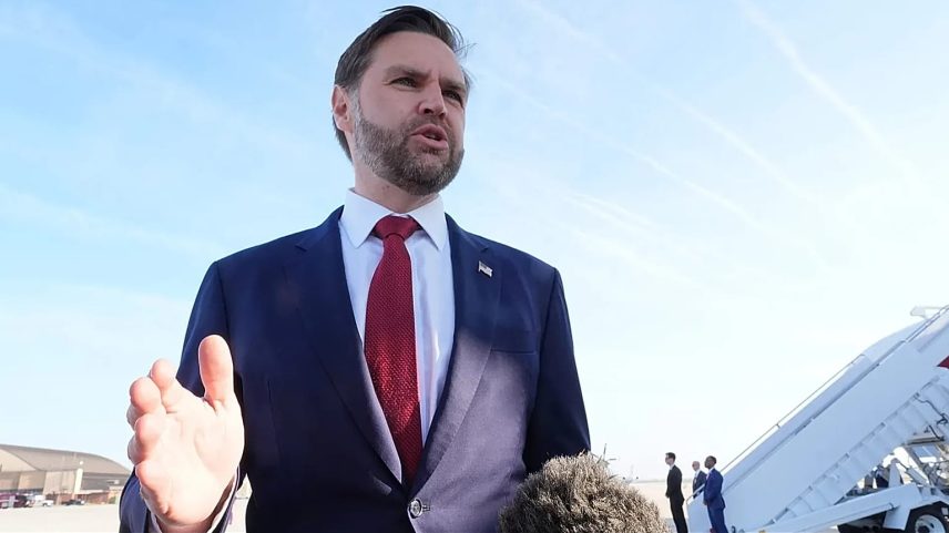 JD Vance alerta Irã a não 'brincar' com EUA durante negociações no Paquistão