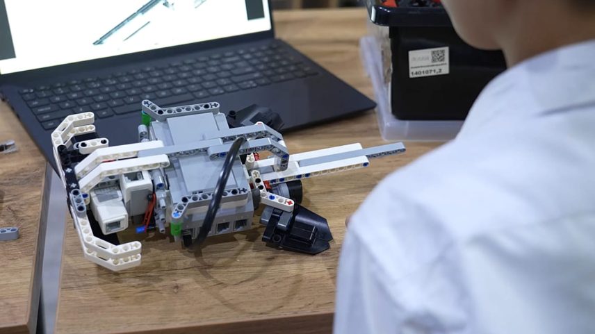 Robôs humanoides inspiram nova geração a construir máquinas